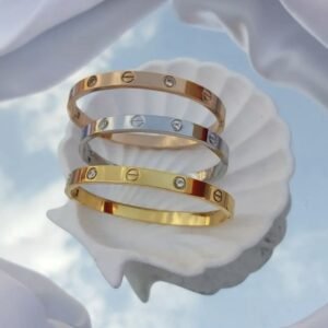 طقم كارتير مرصع بالالماس